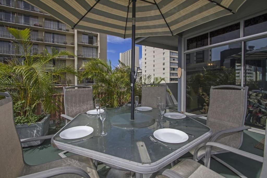 ホノルル Hawaiian Kingアパートホテル エクステリア 写真