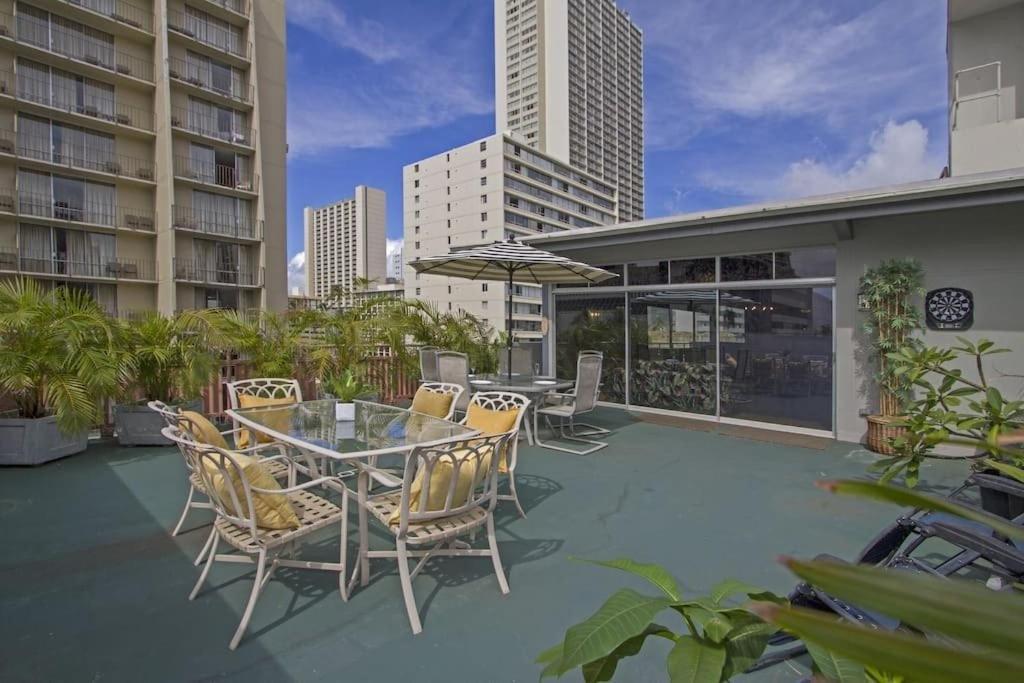 ホノルル Hawaiian Kingアパートホテル エクステリア 写真