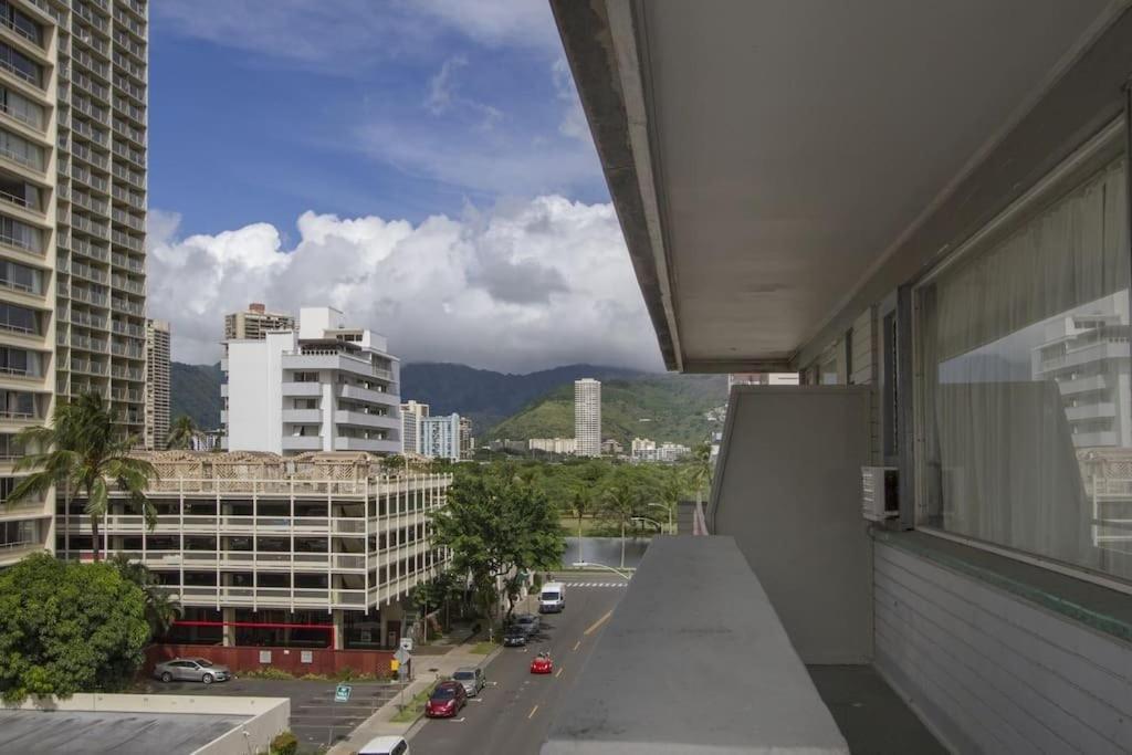 ホノルル Hawaiian Kingアパートホテル エクステリア 写真